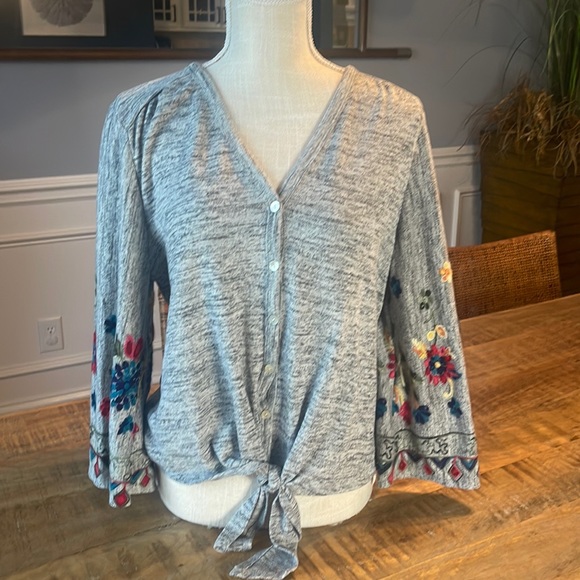 fig and flower Tops - Anthropologie Fig & Flower embroidered sleeves, the neck tie at waist top